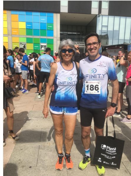 Dos corredores del club en una carrera de Salamanca